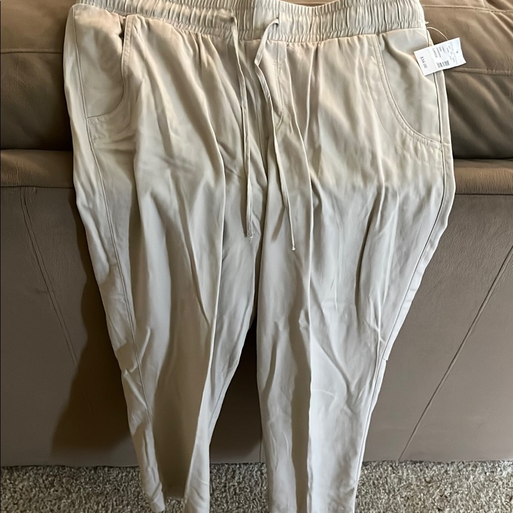 Maurices Cream Ankle Cropped Pants